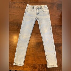 Kids distressed skinny jeans